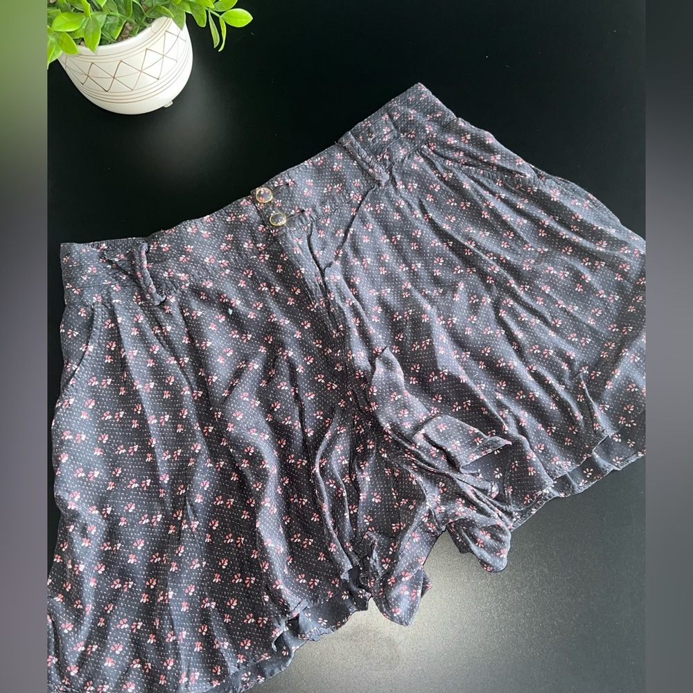 Free People Retro Floral Mini Shorts Size Large GUC